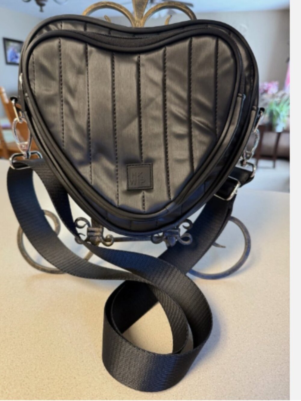 IHKWIP Be My Valentine Heart Crossbody-Black-A689051 NEW